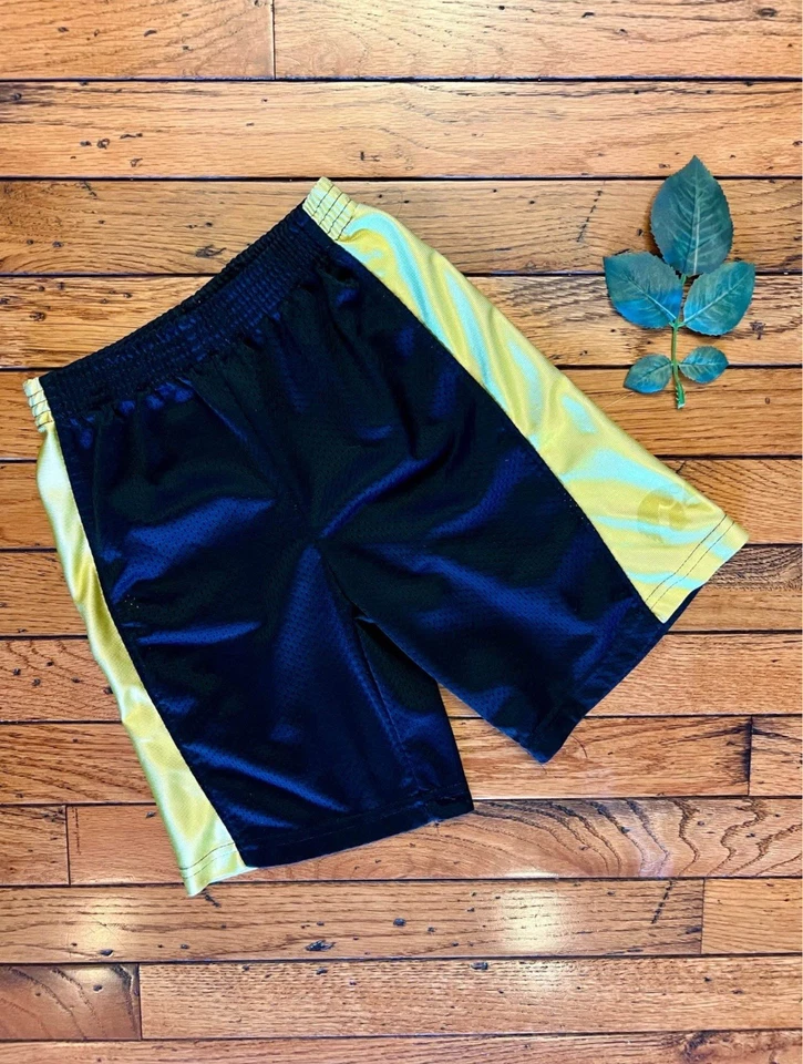 Pantalones cortos deportivos Iowa Hawkeyes para niños pequeños (sin etiqueta, pero se ajustan como la talla 7) Foto 1 de 1