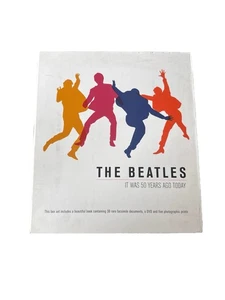 THE BEATLES - Erano 50 anni fa oggi - Libro/DVD/Stampe - NUOVO/SIGILLATO!! - Foto 1 di 3