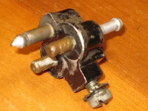 VINTAGE 1953 JOHNSON SEAHORSE 10HP QD-14 OUTBOARD FUEL INLET CONNECTOR 301810 - Imagen 1 de 10