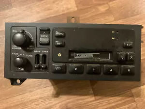 CHRYSLER CORPORATION CAR STEREO RADIO AM FM CASSETTE PART P5293012 - Bild 1 von 9