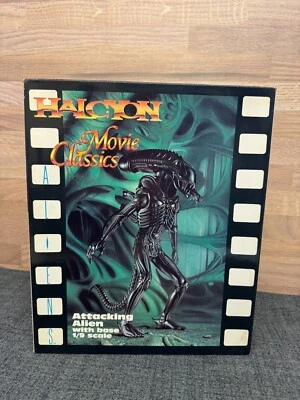 HALCYON ALIENS ATTACKING ALIEN MODEL KIT,   BASE 1/9 SCALE HAL14 MOVIE CLASSICS - Image 1 of 4