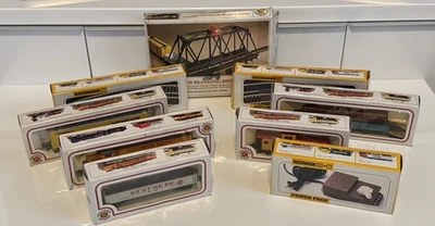 Bachman LOT HO Scale Union Pacific Over Under Bridge Power Pack Tracks - Image 1 of 4