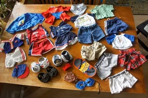 29-teiliges Set Build A Bear Kleidung Schuhe Skechers NBA Sportausrüstung Skateboard Cape - Bild 1 von 15