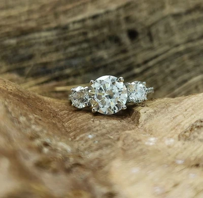 2Ct Round-Cut VS1 Lab Grown Diamond Three Stone Engagement Ring 14k White Gold - Image 1 of 4