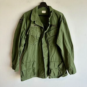 Vietnam War Named Tropical Jacket Theatre Made MACV Patch - Picture 1 of 8