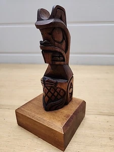 NORTHWEST COAST FIRST NATION MUSQUEAM  BEAVER TOTEM POLE BY JACK STOGAN - Picture 1 of 7