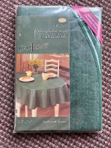 New Vintage HomeTrends Flannel Backed Vinyl Tablecloth 52 x 70 Oval Green