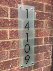 MODERN VERTICAL HOUSE SIGN PLAQUE DOOR NUMBER STREET GLASS EFFECT ACRYLIC NAME - Picture 1 of 2