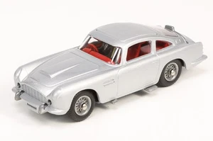 RT26101S Corgi DB5 1/48 Model - Picture 1 of 2
