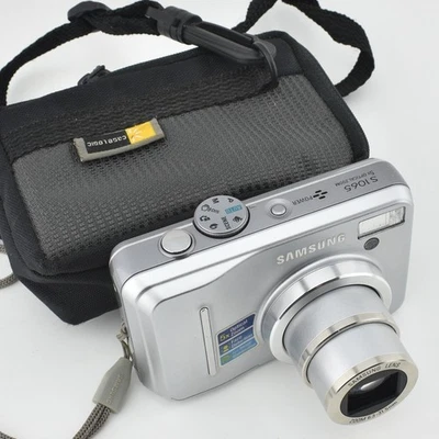 Samsung Smart Digital Camera S1065 10.2MP Silver & Caselogic Case & 2GB Card - Image 1 of 4
