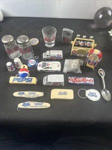 Lote De Colección De 20 Pequeños Cuchara Encendedor Cuchillo Pepsi Cola Coleccionables Sal Pimienta - Imagen 1 de 20