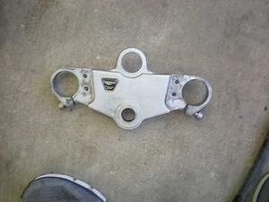 2000 Triumph 955i 955 i RS Top Tripple Tree - Picture 1 of 1