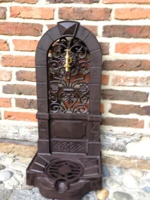 Wasserzapfstelle wie antiker Stehbrunnen, Gartenbrunnen mit Messing Wasserhahn - Bild 1 von 4