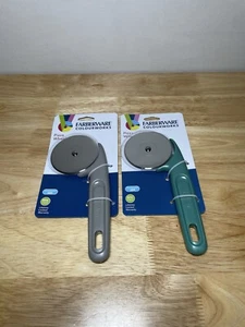 Menge (2) Brandneu Farberware Colourworks Pizzaschneider Räder Grau & Grün! - Bild 1 von 10