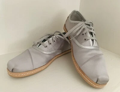 Tênis feminino TOMS Cordones prata cetim moda com salto rosa bolinhas 6 M - Imagem 1 de 4