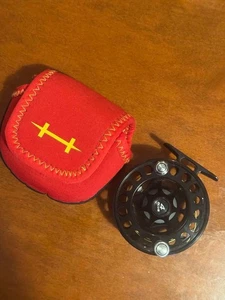 Carrete con mosca HATCH pesca con mosca Monzón 4PLUS #6 color negro - Imagen 1 de 4