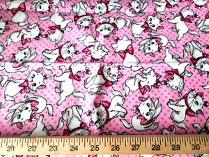 Tela de coser de algodón rosa 32" Disney Marie Aristocats - Imagen 1 de 1