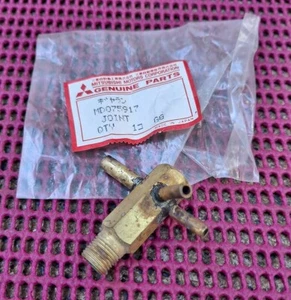 Dodge Ram 50 1985 1986 2,0 L nuevo en stock Mitsubishi colector de admisión conector de vacío - Imagen 1 de 2