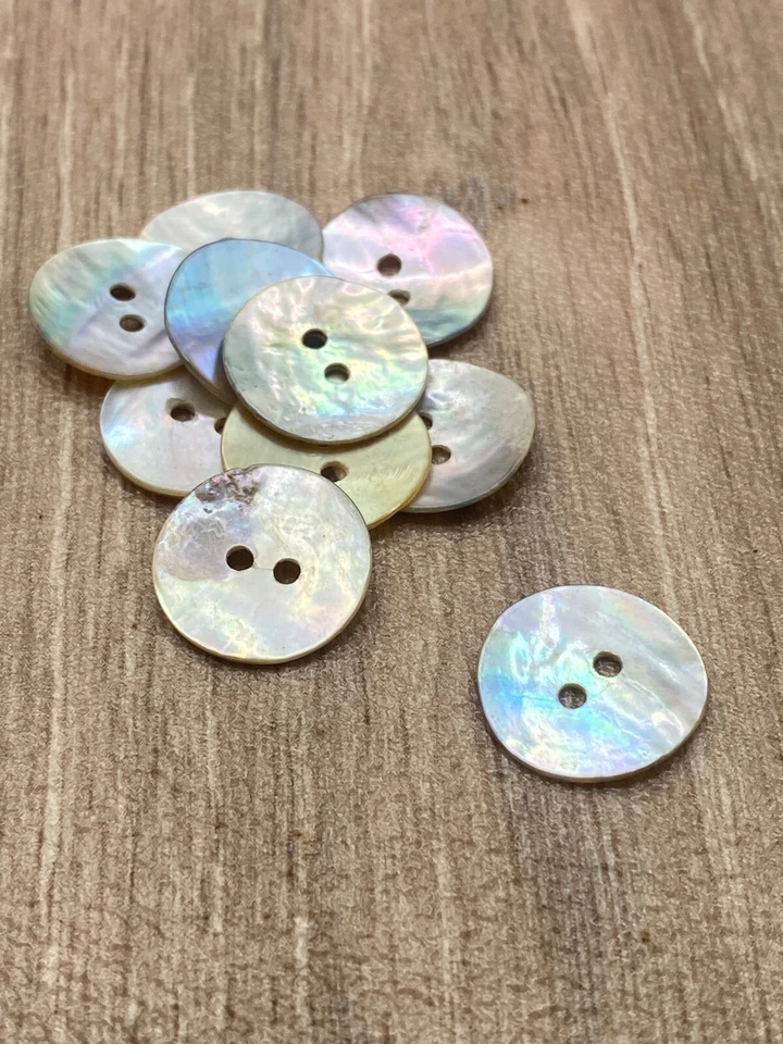 15mm Natural Mother Of Pearl Buttons 2 Hole Round Knitting Cardigans Sewing - Image 1 of 4
