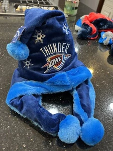 Oklahoma City Thunder NBA Plüsch Urlaub Weihnachtsmann Mütze Foco - Bild 1 von 2