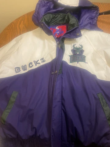 Pro Player Milwaukee Bucks Size Large Vintage Jacket Cover
