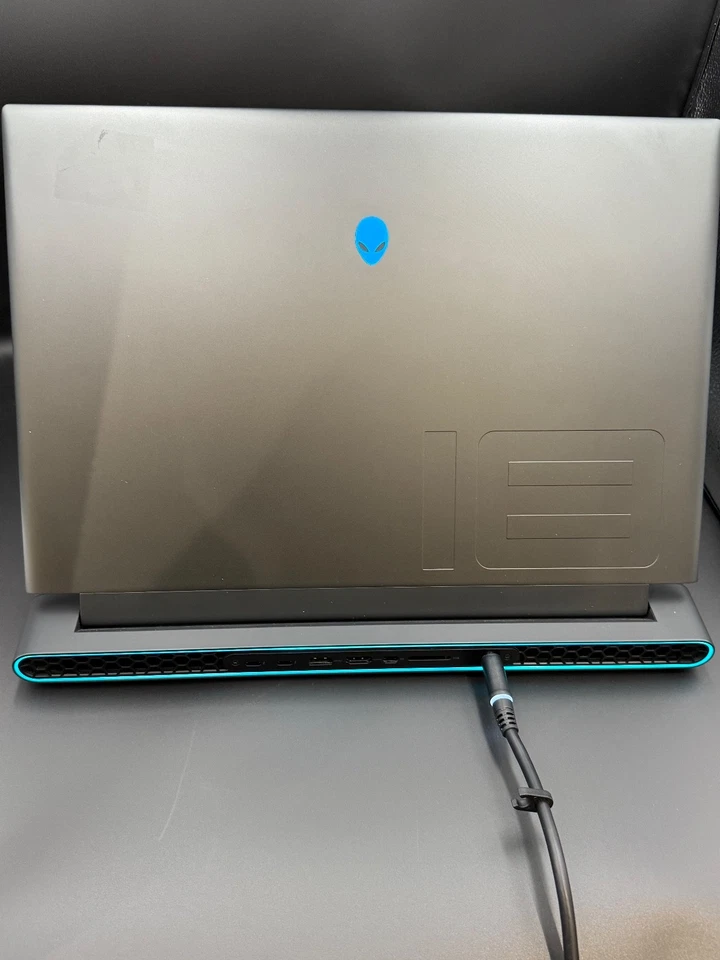 Dell Alienware M18 R1 Gaming Laptop/i9 14900HX/32GB/SSD1TB RTX 4070 (GPU Glitch) - Image 1 of 3
