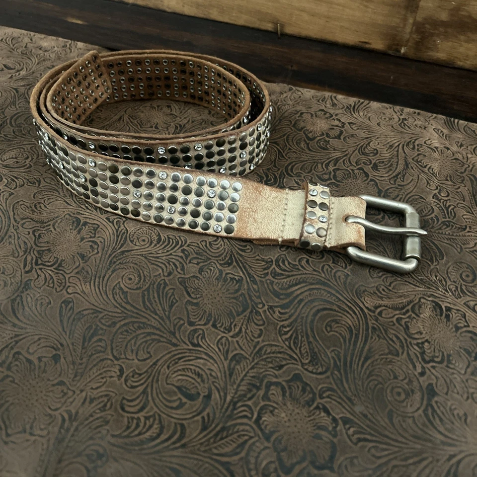 复古 HTC 铆钉皮革皮带随机放置水钻尺寸 36-正品 — 第 1/4 张图片