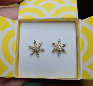 Authentic Origami Owl Goldtone Snowflake Stud Earrings w/Swarovski Crystals NIB - Picture 1 of 2