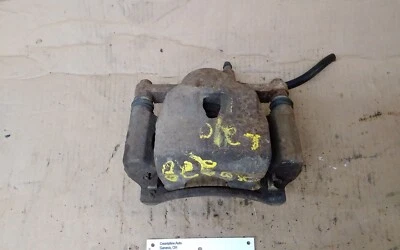 Toyota Yaris 2007 base tracción delantera izquierda pinza con soporte  Foto 1 de 4