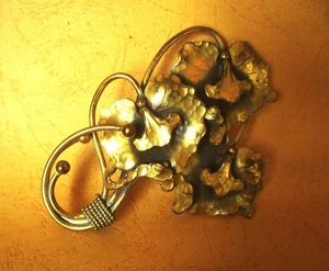 VINTAGE C.1940'S ART NOUVEAU REVIVAL BROOCH BY MAURICE OF HOLLYWOOD - CALIFORNIA - Picture 1 of 4