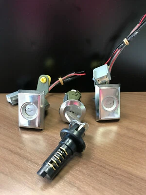 1981-89 Ford Lincoln Mercury Door & Trunk Lock Set, Lighted Rectangular Face NOS - Image 1 of 4