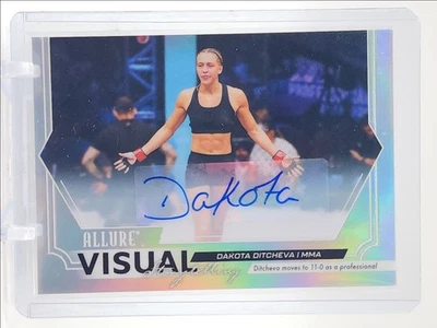 DAKOTA DITCHEVA 2025 UD ALLURE SE 视觉故事亲笔签名 Q3474 — 第 1/2 张图片