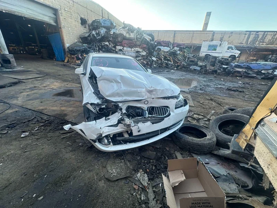 Conjunto motor = 3,0 L, 24 válvulas DOHC, 240 HP = BMW 528i 11 Foto 1 de 4