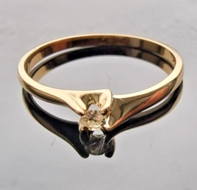 DAINTY 14K YELLOW GOLD .10CT  WHITE SPINEL  RING SIZE 5.75 - Image 1 of 4