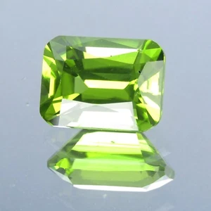 2.52Cts Splendid Natural Green Peridot Master Cushion Cut Loose Gemstone - Picture 1 of 7