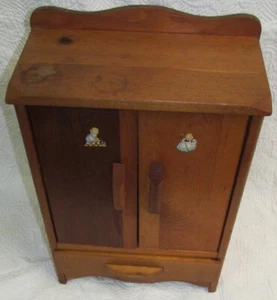 Armario de ropa de madera para muñeca de pino macizo de principios del siglo XX - Imagen 1 de 11