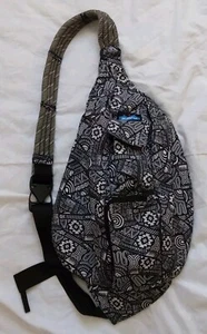 Kavu Rope Sling Crossbody Bag Rucksack Tribal Aztec schwarz weiß mehrere Taschen - Bild 1 von 11