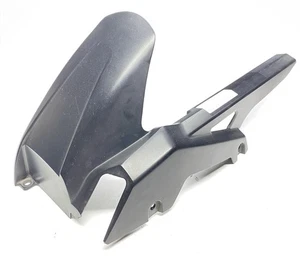 Cubierta protectora de cadena para guardabarros trasero 2015 2016 Suzuki GSXS 750 OEM 15 16 - Imagen 1 de 7