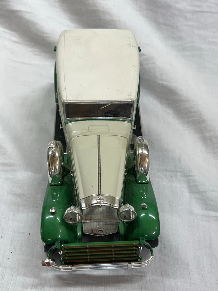 MODELOS FIRMA 1930 PACKARD BREWSTER CREMA/VERDE Foto 1 de 4