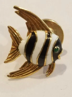 18 karat gold angelfish black and white enamel pin - Image 1 of 4