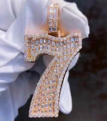 Colgante Número Personalizado 2Ct Corte Baguette Diamante Creado en Laboratorio Chapado en Oro Rosa 14K Foto 1 de 4