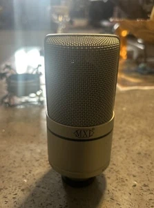 MXL 990 Condenser Wired Professional Microphone - Picture 1 of 3