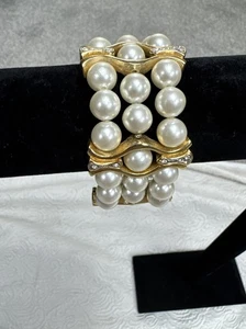 Bracciale Vintage 3 Fili Finte Perle Tono Oro 7” con Accenti Cristallo Scintillante - Foto 1 di 14