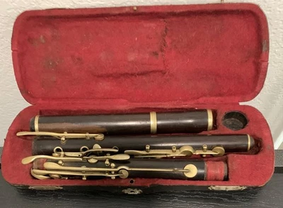 Antigua flauta húngara de ébano y níquel plateada con estuche original forrado en rojo Foto 1 de 4