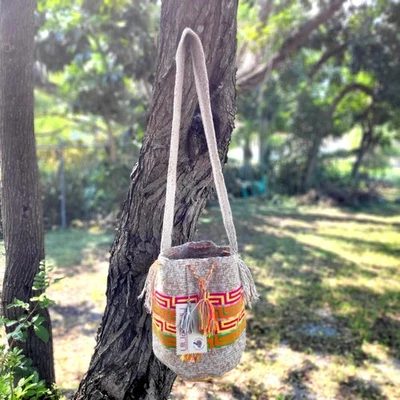 Bolso Boho Cubo Tribu Wayuu Grande Hecho a Mano Colombiano MARRÓN CLARO 🇨🇴 Foto 1 de 4