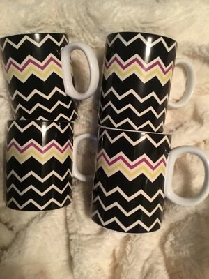 Juego de 4 tazas de café de gres Chevron MISSONI para Target negras Zig Zag NUEVO Foto 1 de 2
