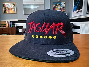 Gorra gorra Snapback inspirada en Jaguar 64-BIT Atari de Rev-Level - Imagen 1 de 3
