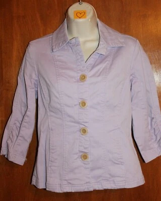 CHAQUETA LIVE A LITTLE Petite PEQUEÑA ABOTONADA (púrpura con mangas 3/4; sin forro) Usada en Excelente Condición Foto 1 de 2