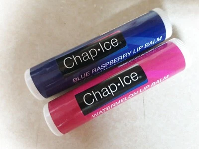  Lote 2 BÁLSAMO LABIAL CHAP ICE ORIGINAL ACALMAR HIDRATAR LÁBIOS RACHADOS SECOS CHAPSTICK - Imagem 1 de 4