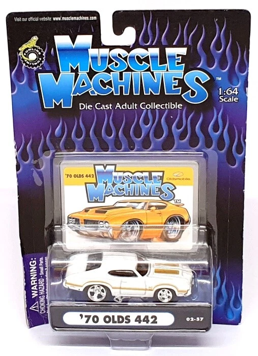 Muscle Machines 1/64 Scale 71161 02-57 - 1970 Oldsmobile 442 - White/Gold - Image 1 of 4